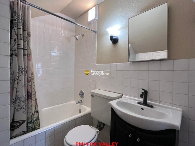 Building Photo - NICE house with wood floors