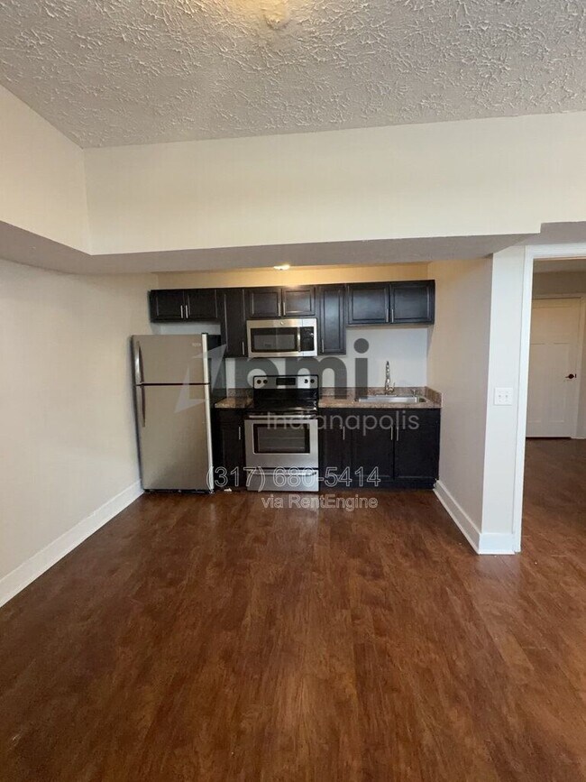 Building Photo - 1 W 28th St