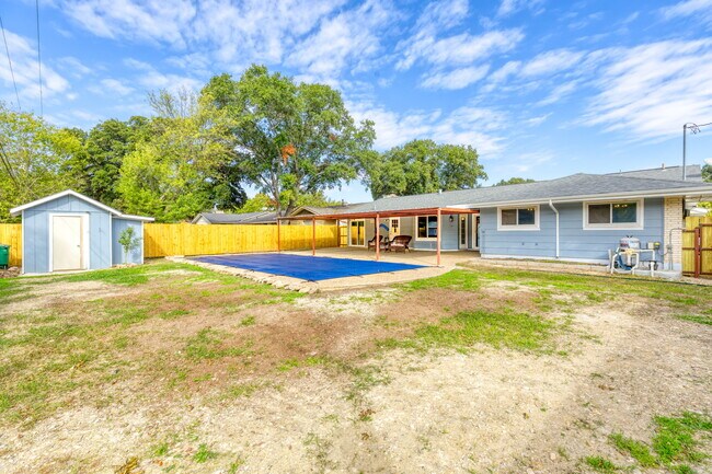 Building Photo - 10615 Lands Run St