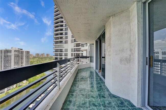 Building Photo - 3530 Mystic Pointe Dr