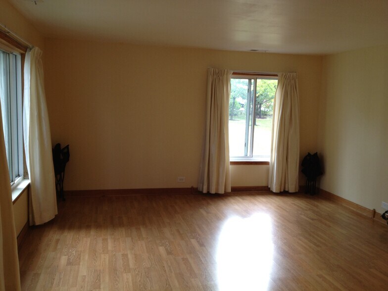 Building Photo - 1362 Cove Dr