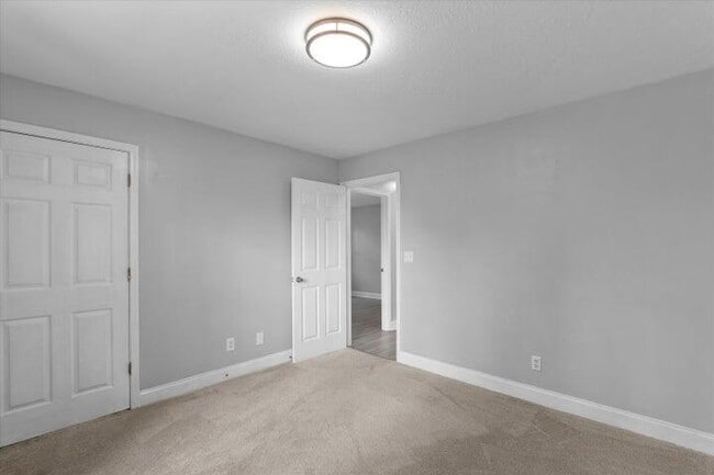 Building Photo - 175 Creekview Cir