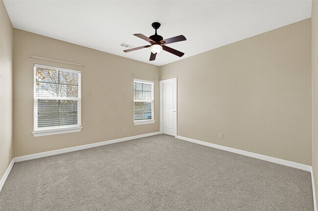 Building Photo - 2736 Cortlandt St