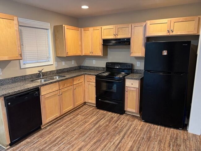 Building Photo - Nice Town Home near hospital in Concord.