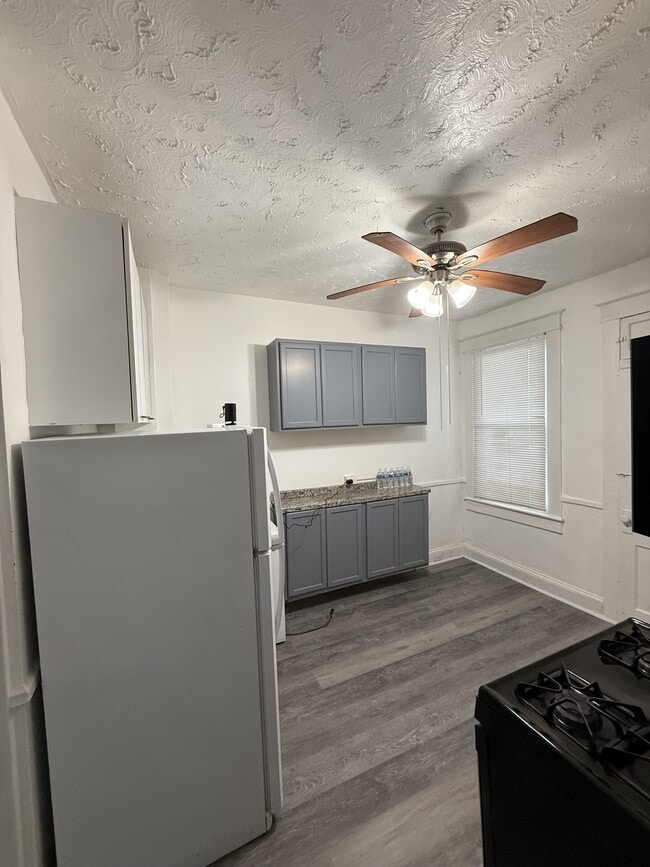 Building Photo - 501 Lyndhurst St