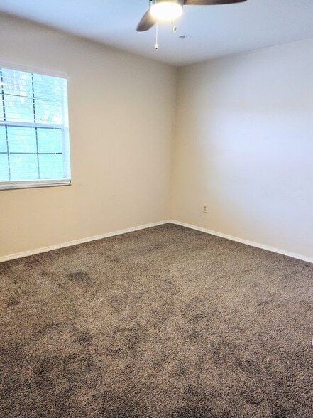 Building Photo - 175 Yorktowne Dr