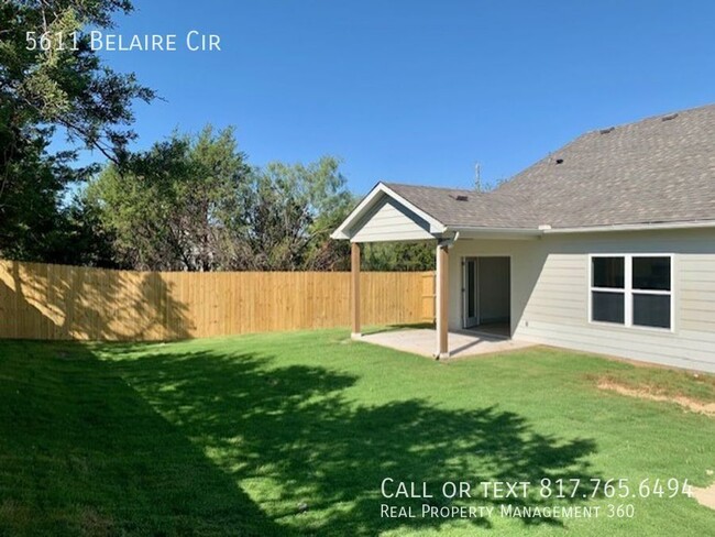 Building Photo - 5611 Belaire Cir