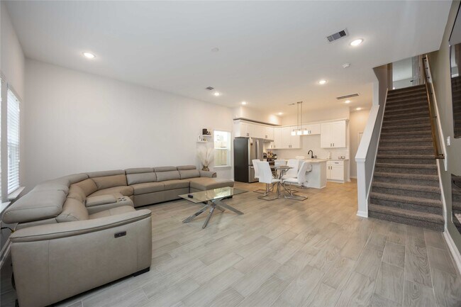 Building Photo - 5111 Firnat St