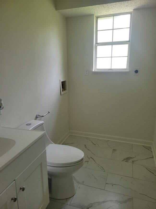 Building Photo - 104 Bent Tree Dr