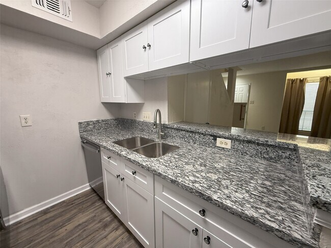 Building Photo - 2100 Wilcrest Dr