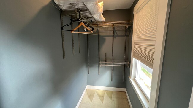 Building Photo - Lovely 3 Bedroom New Englander in Wonderfu...