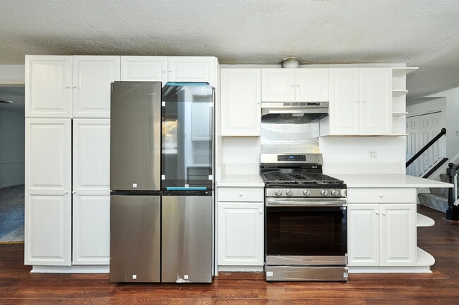 Building Photo - 1613 Hartmann Dr