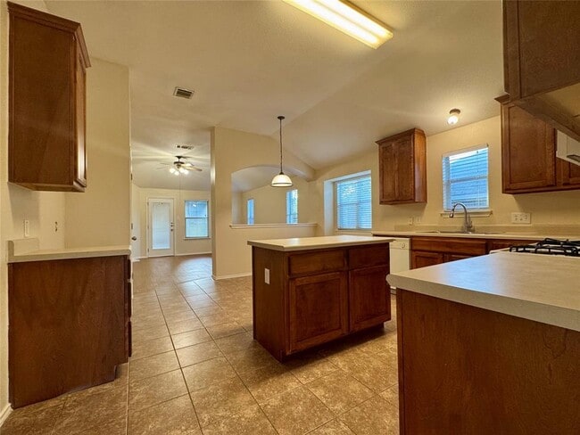 Building Photo - 227 Ashwood N