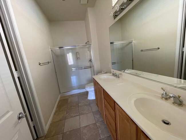 Building Photo - Apple Valley-Del Web Home, 2 Bedrooms,2 Ba...