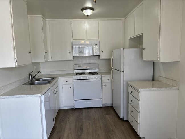Building Photo - 10558 Eastborne Ave