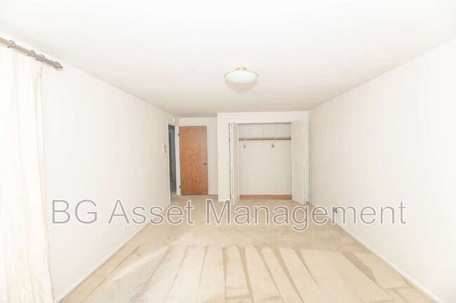 Building Photo - 180 Somerset Rd