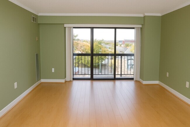 Building Photo - 15 N Beacon St