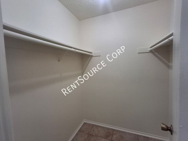 Building Photo - 25000 Walnut St