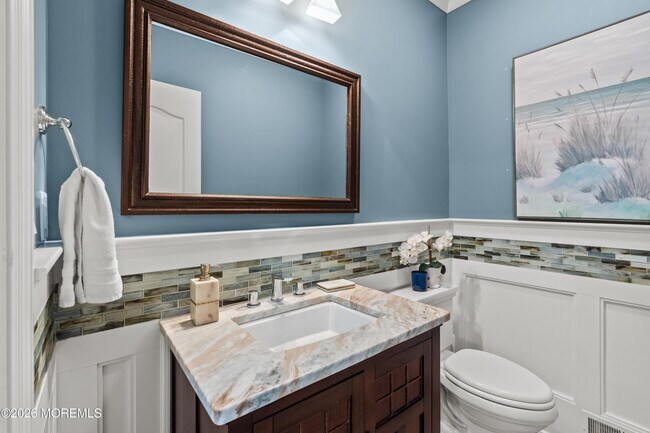 Building Photo - 558 Cedar Ave