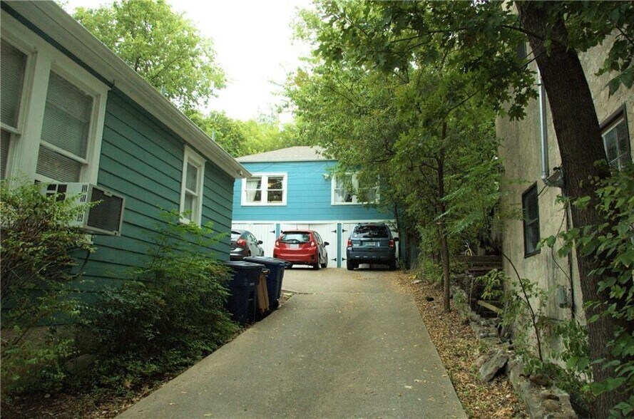 Primary Photo - 202 E 31st St