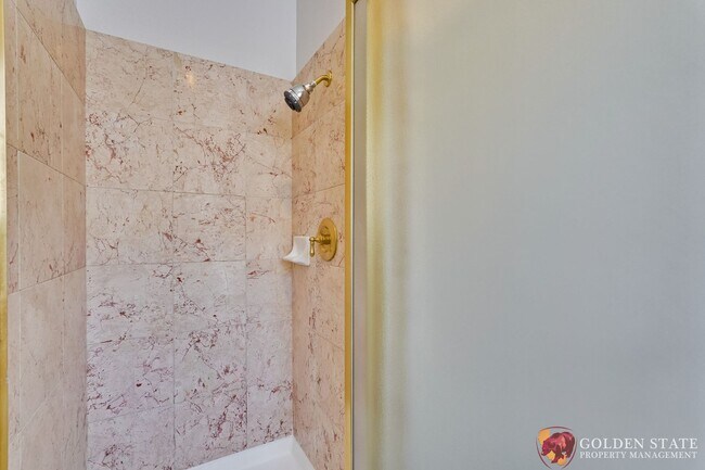 Building Photo - Comfort & Convenience in Santa Clara – Fre...