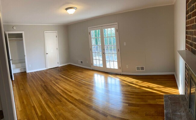 Building Photo - 3 Bedroom Home in Lynchburg