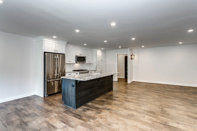 Building Photo - SIMPLY LUXURIOUS twinhome near Central & R...