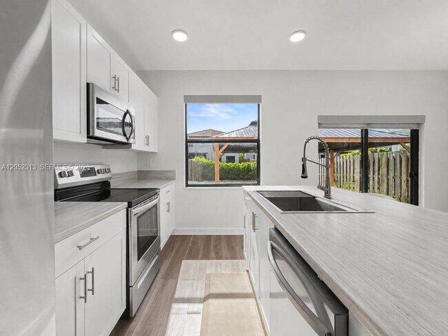 Building Photo - 25545 SW 109th Ave