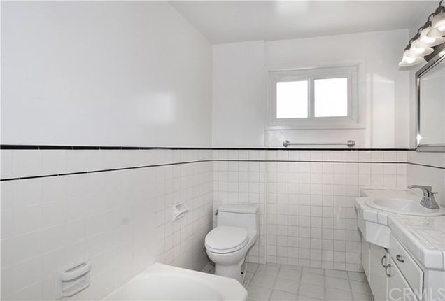 Building Photo - 111 19th St