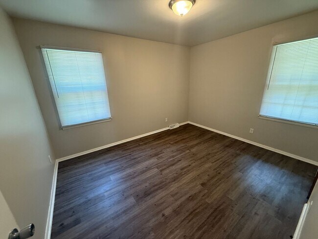 Building Photo - Cozy 3 Bedroom Home!!