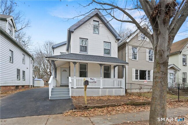 Building Photo - 393 Huntington St