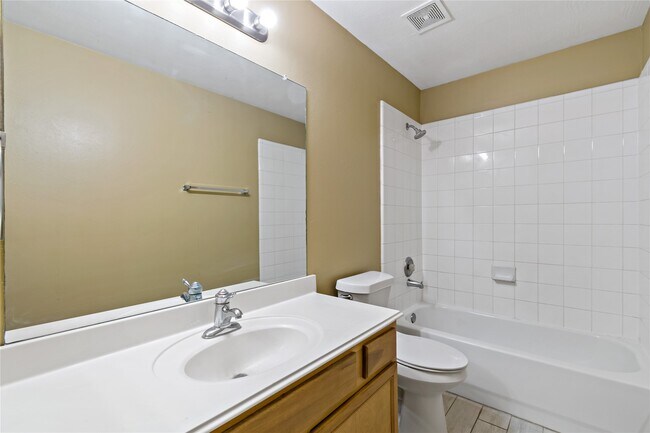 Building Photo - 2418 Orchard Run Way