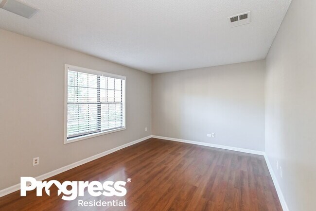 Building Photo - 7201 Skidmore Cove