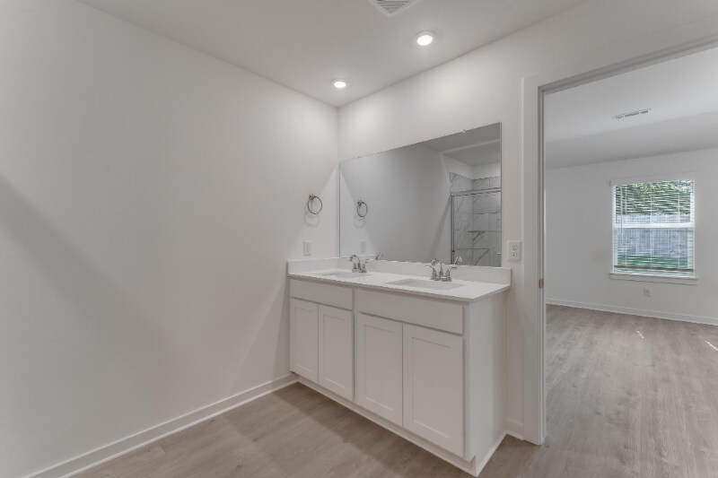 Building Photo - 981 PEBBLE Dr
