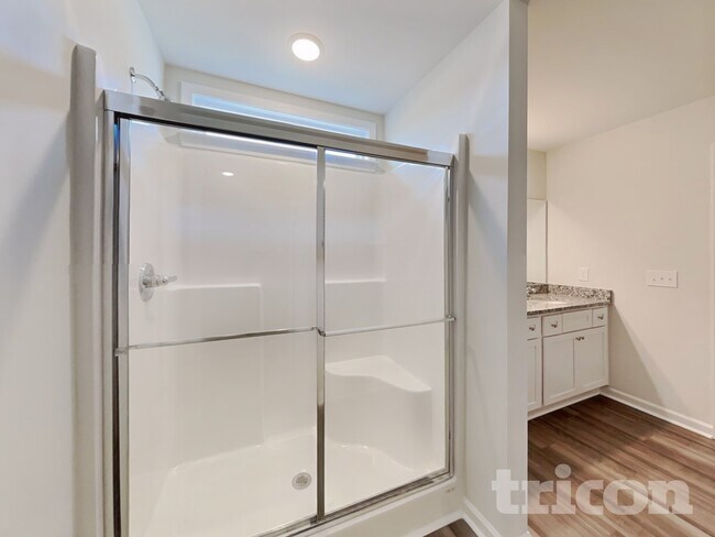 Building Photo - 33 Chalet Ct