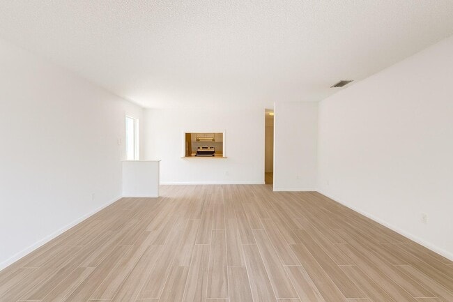 Building Photo - 125 S Palmway