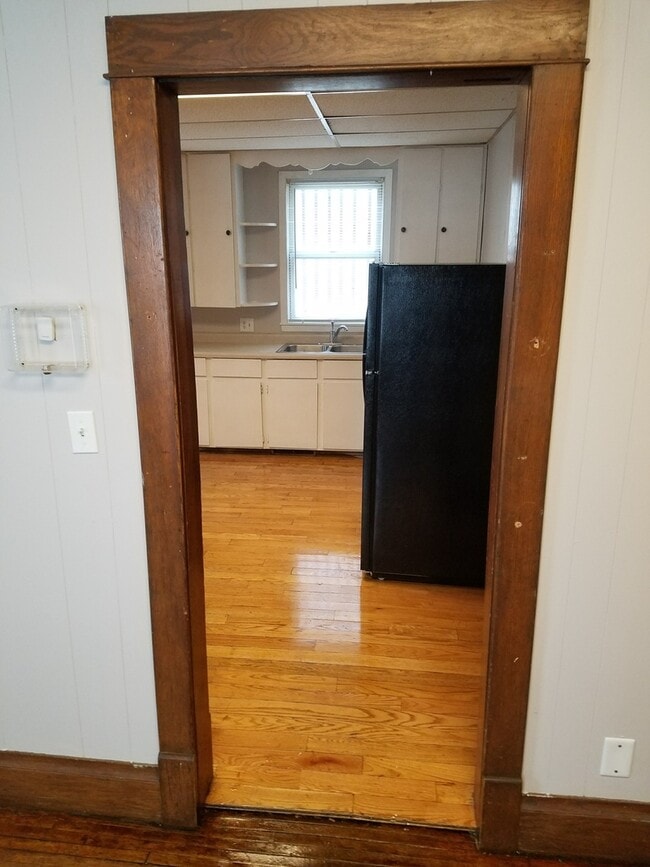 Building Photo - 1002 Burr