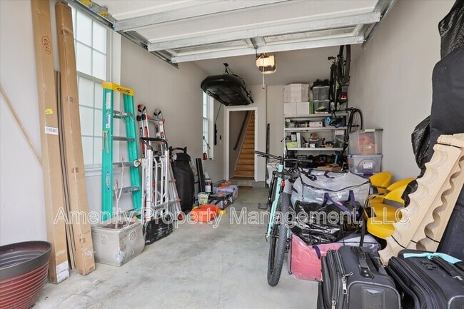 Building Photo - 2102 Promenade Ln