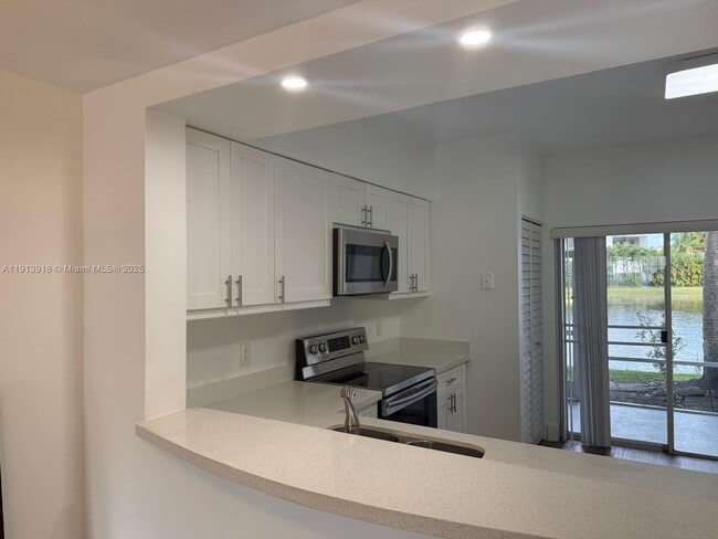 Building Photo - 16639 Hemingway Dr