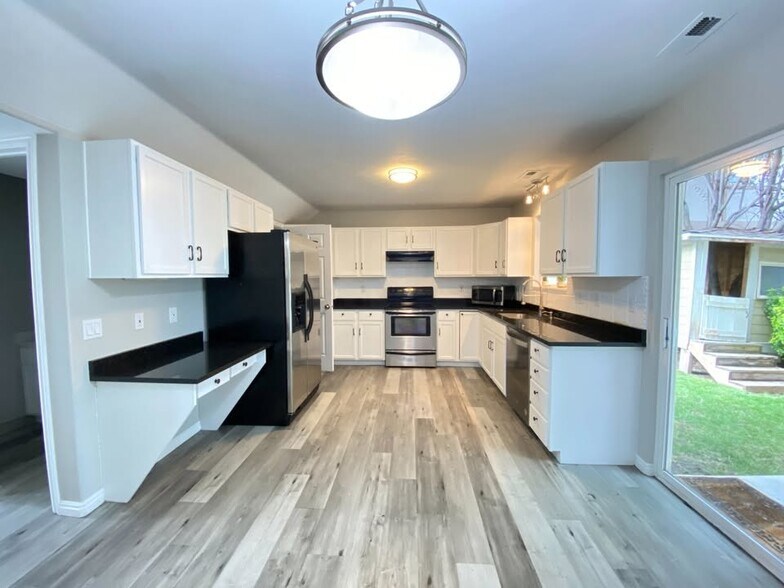 Building Photo - 865 N 500 W