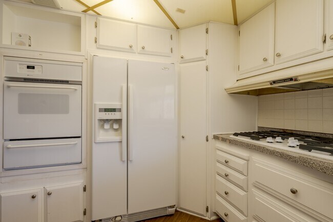 Building Photo - 25361 De Waide Ave