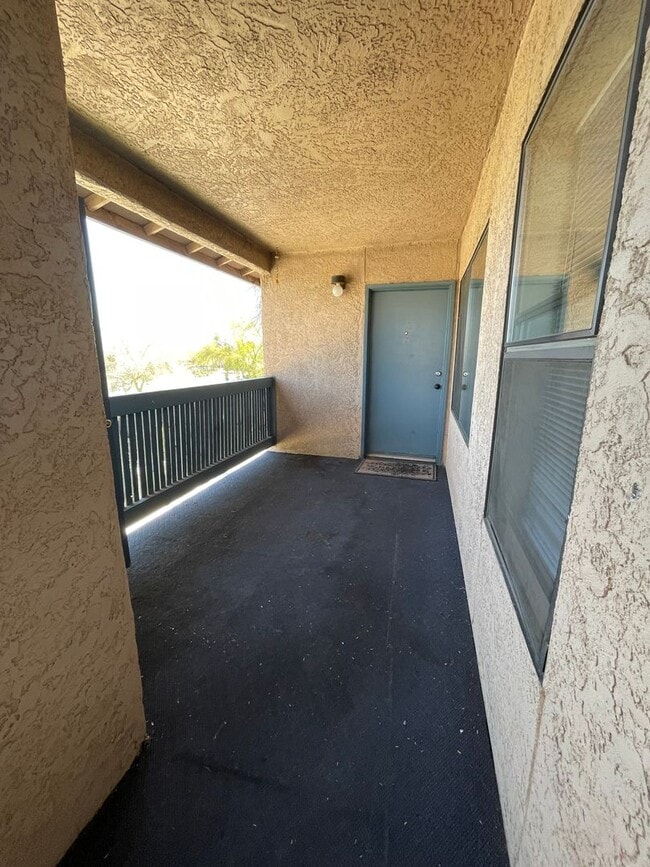 Building Photo - Gorgeous 2 Bedroom Condominium