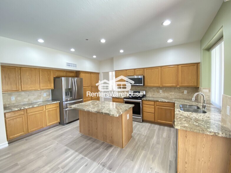 Building Photo - 9121 E Nittany Dr