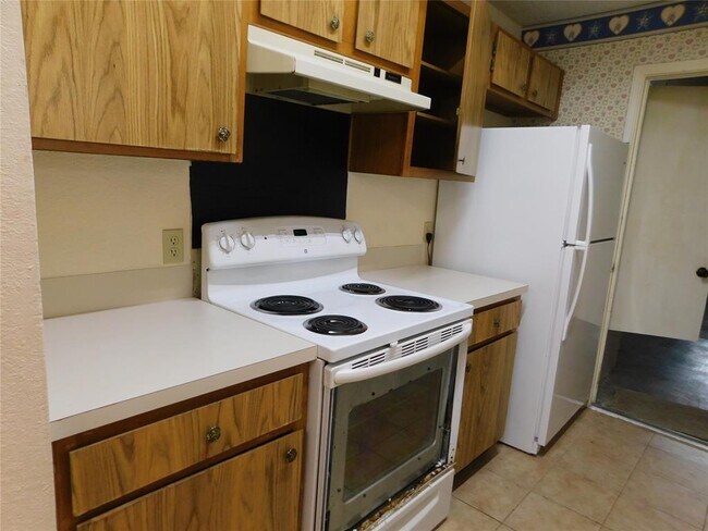 Building Photo - 2027 Redwing Way