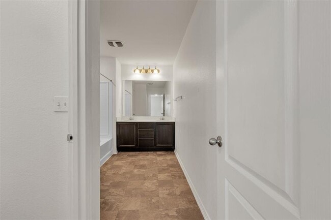 Building Photo - 6729 Horseshoe Pond Dr