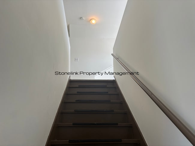 Building Photo - 220 Cross St