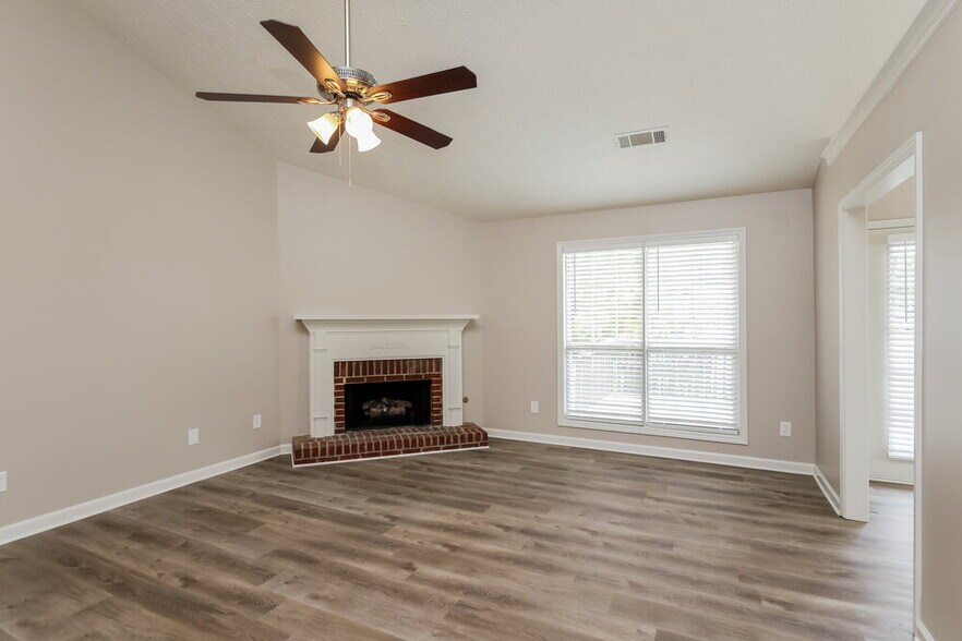 Building Photo - 5912 Sycamore Ridge Dr