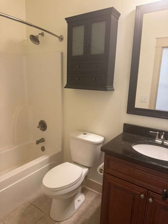 Building Photo - Large 3 Bedroom Townhome with All Appliances Included