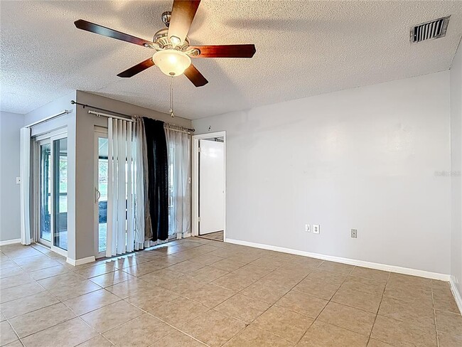 Building Photo - 571 Hunter Cir