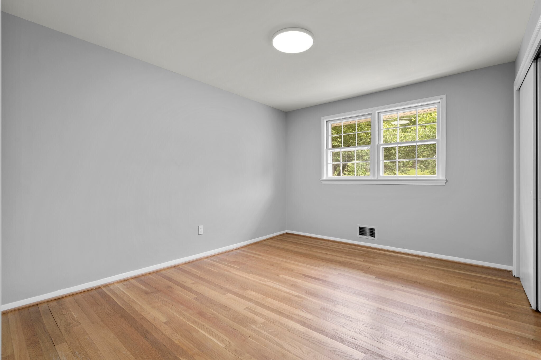 Building Photo - 4907 Elsmere Ave